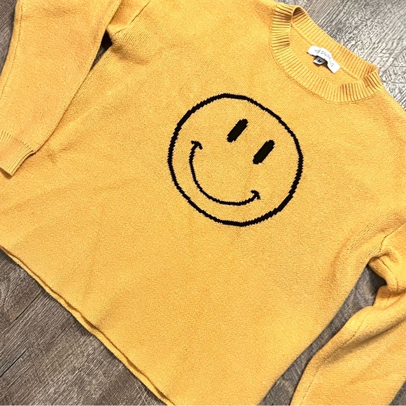 Miss Sparkling Yellow Smiley Face Sweater M | Happy Face Knit Cozy Crewneck - Picture 3 of 10